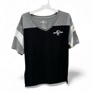 UNIVERSAL STUDIOS black V-neck raglan T-shirt size 2X
